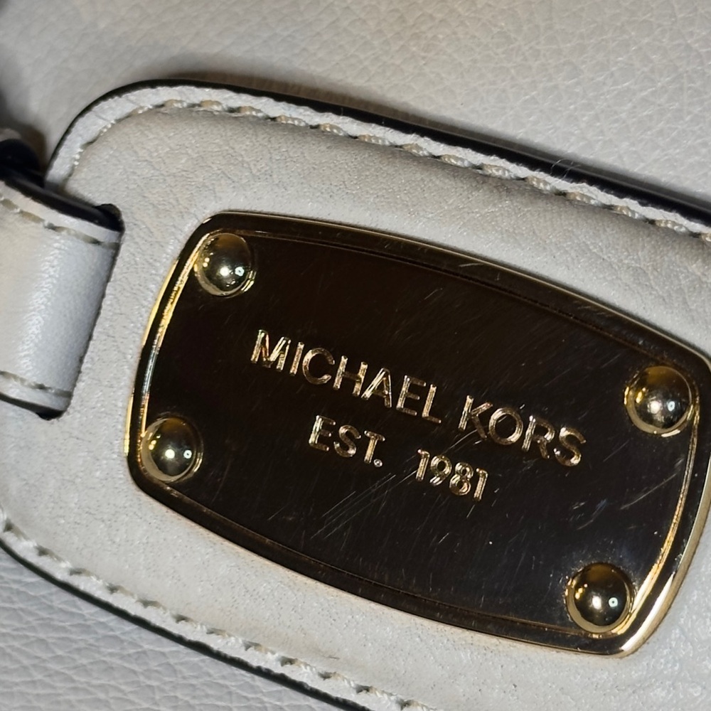 Michael Kors Hamilton Cream Shoulder Bag - Picture 5 of 12